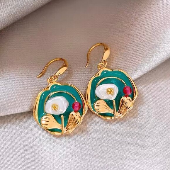 NEW Round Drop Hook Earrings Flower Green Enamel 18K Plated - Picture 5 of 6